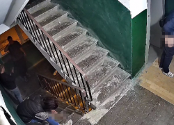 «Снимают трусы и ширяются прямо в подъезде»: детей просят защитить от буйства наркоманов в Волгограде