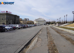 Неизвестные пригрозили взорвать мэрию и площадь Павших борцов в Волгограде