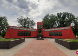 Сжигающий венки в Вечном огне под Волгоградом вандал попал на видео 