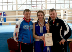 16-летняя волгоградка дважды отправила в нокдаун «олимпийскую надежду» России  