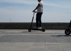 Водитель самоката ответит в суде за смерть волгоградского пенсионера