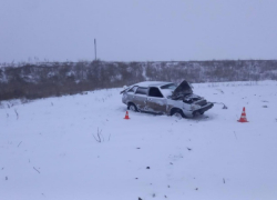 За жизнь борются врачи: волгоградка с ребенком попали в ДТП на заснеженной трассе
