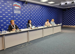 Депутат Госдумы Анна Кувычко попиарилась на молочных кухнях, закрытых при ней в Волгограде