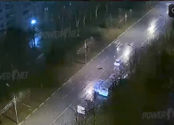 Видео странного ДТП с бросающимся под колеса пешеходом обсуждают волгоградцы