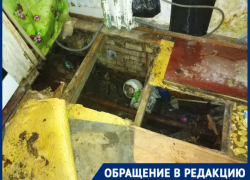 «Отключили воду, снесли унитаз, теперь требуют вскрыть полы»: в жилом доме ради ремонта в подвале громят квартиру