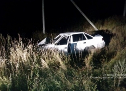 В перевернувшейся Daewoo в Волгоградской области пострадали два человека 