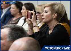 Волгоградская элита два часа слушала вдохновляющую речь губернатора: яркие кадры