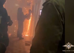 Звать маму начал волгоградец, когда СОБР вскрыл дверь болгаркой 