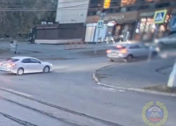 В Волгограде мини-кроссовер сбил двух пешеходов, включая семилетнего ребёнка