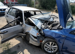 Семь человек пострадали в ДТП на юге Волгограда: семья ехала на море