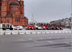 Скопление спецтехники экстренных служб заметили у собора в центре Волгограда