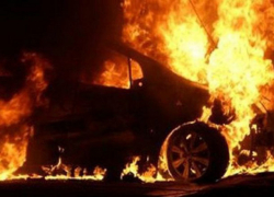 Пироманы спалили Opel Astra и Toyota Corolla на юге Волгограда 