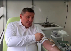 Губернатор Андрей Бочаров отдал свою кровь раненым военным