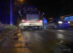 Волгоградец погиб под фурой: фото с места смертельного ДТП