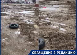Мы скоро будем как обезьяны через лужи прыгать, - жительница поселка ГЭС в Волгограде