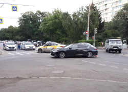 Массовое ДТП у обладминистрации вызвало пробку в Волгограде