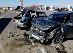 Тройное ДТП с Mercedes Benz на трассе под Волгоградом: трое в больнице