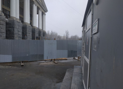 Загаженный туалет на набережной в Волгограде назвали позором мэра Марченко
