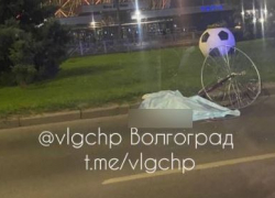 Мужчину на ретровелосипеде насмерть сбил КамАЗ в Волгограде 