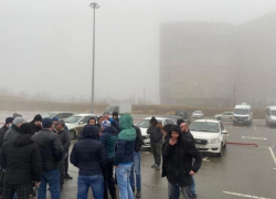 Таксисты в Волгограде объявили забастовку