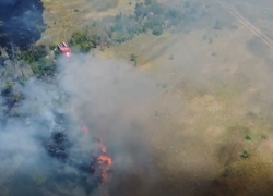 Бушующий пожар в угодьях на подступах к Волгограду сняли на видео с высоты