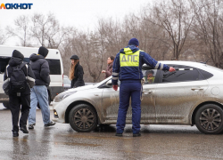 Пьяный автослесарь угнал авто клиентки и протаранил семь машин в Волгограде