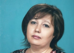 "Дети падали на колени и плакали": мгновенная смерть учительницы на линейке шокировала волгоградцев