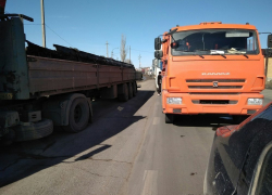 Многокилометровая пробка собралась на дороге из Камышина в Волгоград из-за ДТП