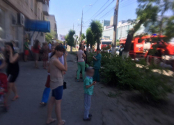 38 человек эвакуировали из детской поликлиники в Волгограде из-за короткого замыкания