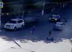 Сбитый 14-летний волгоградец на самокате подлетел в воздухе - видео