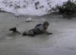 В Волжском трое детей провалились под лёд: погиб 7-летний мальчик