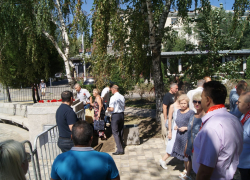 Волгоградские коммунисты нарвались на скандал и сравнили с бандеровцами не пустивших их к памятнику строителей