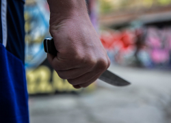 19-летнего юношу в Волгоградской области сосед изрешетил ножом за то, что тот не служил в армии