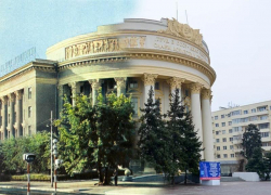 Тогда и сейчас: Дворец, который волгоградцы прозвали «унитазом»