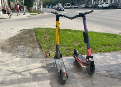 Электросамокатчики сбили женщину и ребенка в центре Волгограда