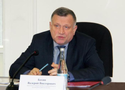Жена друга волгоградского губернатора получает из кассы госпредприятия сотни тысяч рублей каждый месяц