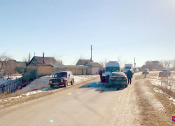 Труп лежит прямо на проезжей части: кадры смертельного ДТП под Волгоградом