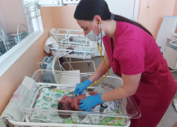 Волгоградские хирурги прооперировали сердце 12-дневной двойняшке 