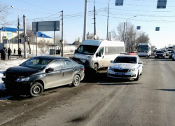 Опасное ДТП с маршруткой №149 попало на видео в Волгограде: пострадали люди