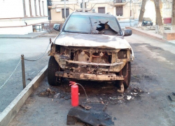 Ночью в Волгограде подожгли Toyota Land Cruiser