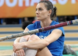 Елена Исинбаева начнет выступать на соревнованиях только летом