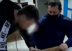 В Волгоградской области за угонщиком иномарки полицейские устроили погоню со стрельбой 