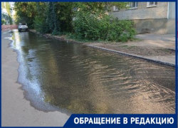 «Затопило дорогу, стоит вонь»: несколько домов остались без воды после аварии на юге Волгограда 