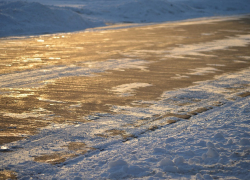 Черный лед и замерзающий дождь сделают опасными дороги Волгограда