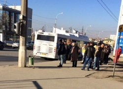 Выхлопная труба отвалилась у нового автобуса "Питеравто" в Волгограде