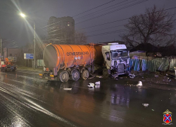 Авария с бензовозом перекрыла движение в Волгограде 
