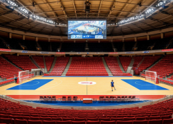 «Каустик» не смог уйти со дна турнирной таблицы