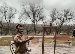 Скульптуру сломали на благоустроенной за 80 млн территории на юге Волгограда