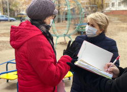 Волгоградцы гадают, где спрятаны батарейки у депутата Ирины Гусевой