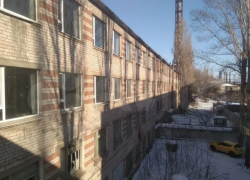 В Волгограде офисную четырехэтажку меняют на стройматериалы